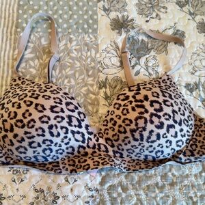 Incredible by Victoria's Secret padded/no wire bra size 38B